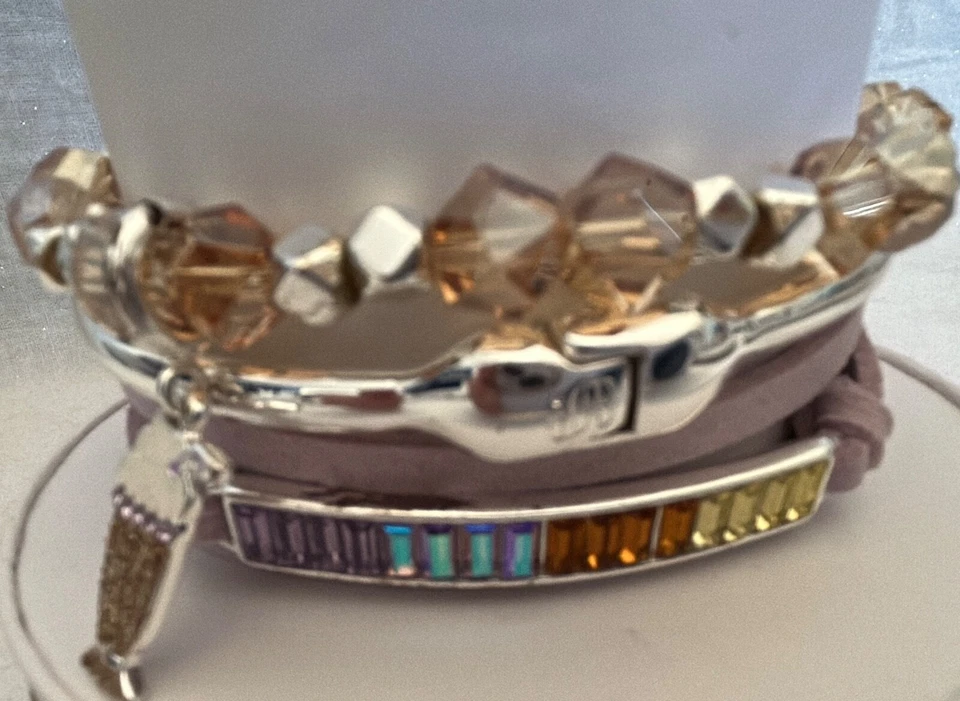 Pulsera Bomb Party Soda Shop Pulsera Pilas de Cristal más Regalo Precio de venta sugerido por el fabricante $134 Foto 4 de 4