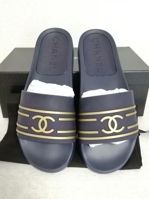 chanel rubber slides