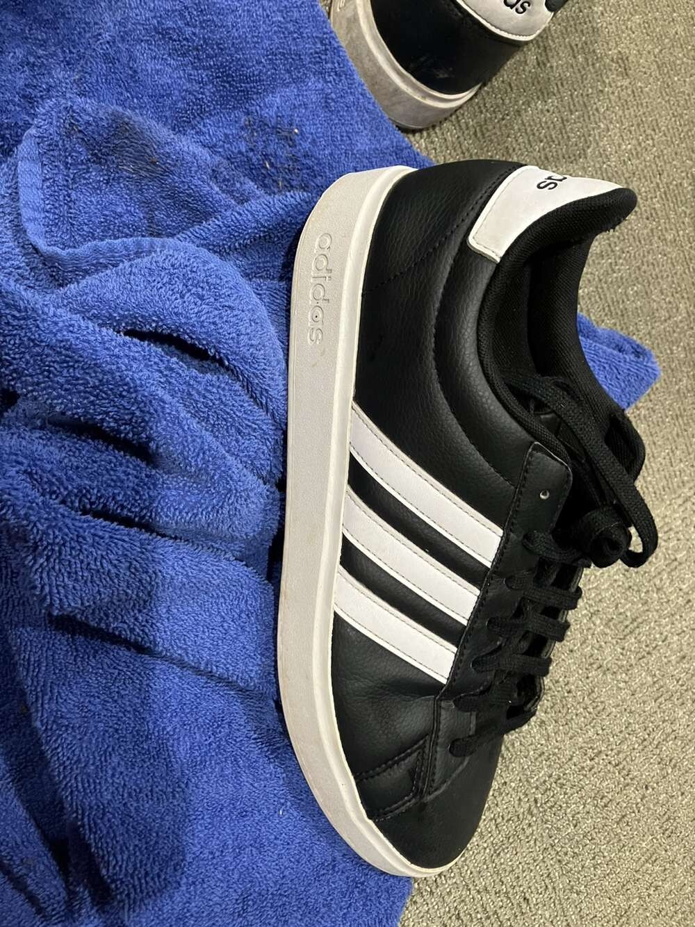 Adidas Old School Sneakers