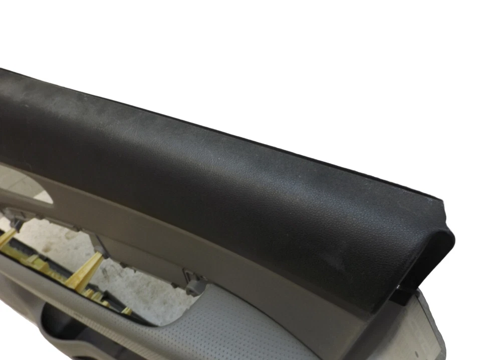 2007-2012 Kia Rondo Passenger FR Interior Door Panel Used OEM 823801D000 - Image 3 of 4