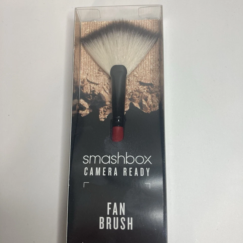 Smashbox Cosmetics Camera Ready High lighting Fan Brush New In Package - Image 3 of 4