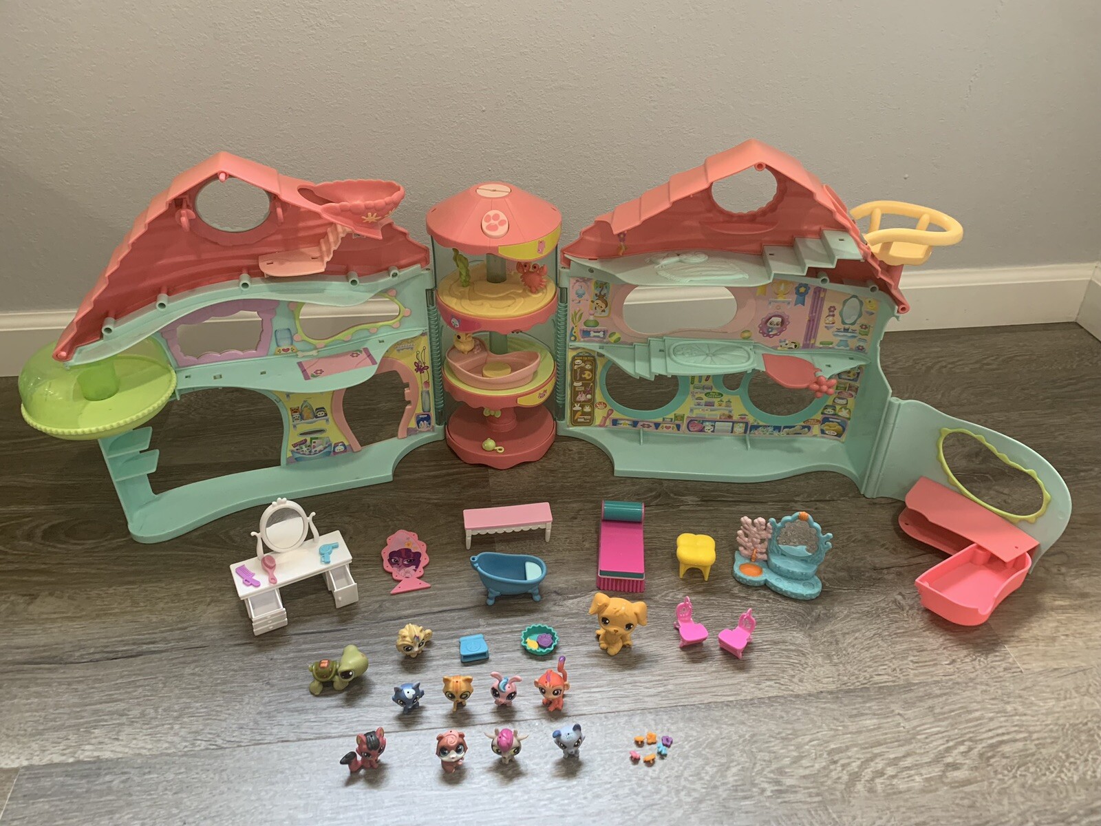 Littlest Pet Shop Biggest House With Accessories & 11 Pets Hasbro 2005