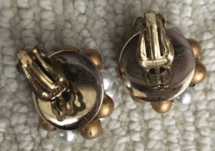 Vintage Gold Tone Earrings With Pearls (1 Pair) Women's Jewelry JAPAN Signed - Image 3 of 4