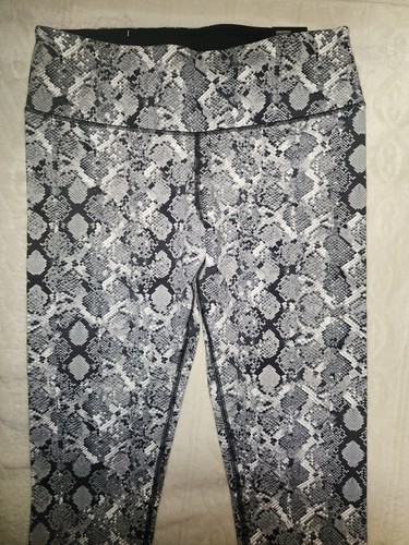 Victoria's Secret Sport Womens Black White Gray Snake Knockout Tight Leggings L - Picture 4 of 14