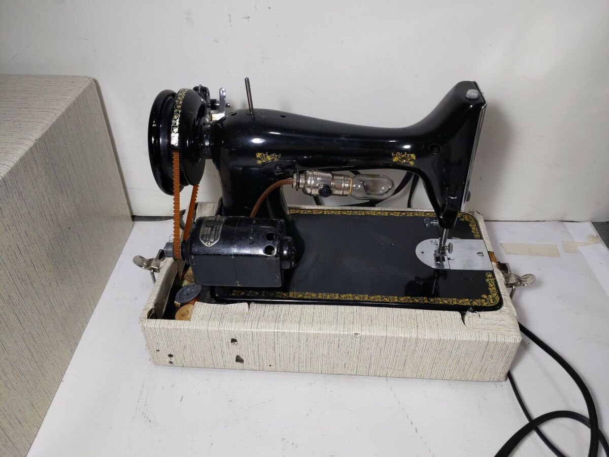 Vintage Champion Sewing Machine in Case Antique Style Vintage Champion Sewing Machine in Case Antique Style