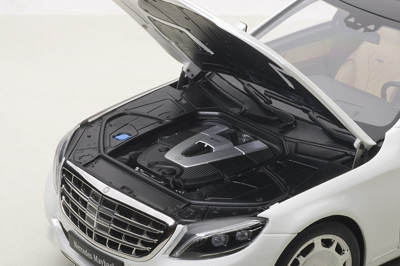 2015 MERCEDES MAYBACH S-KLASSE S600 (SWB) WHITE 1:18 by 2015 MERCEDES MAYBACH S-KLASSE S600 (SWB) WHITE 1:18 by