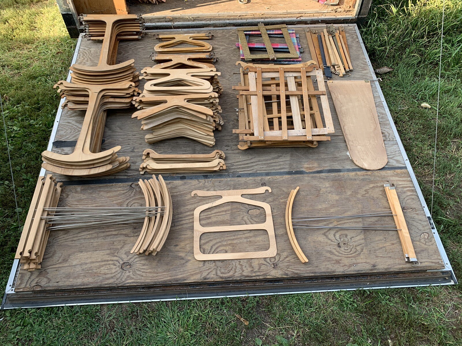 Wooden Hangers Steamer Trunk Wardrobe Antique Vintage Train Case Luggage 286pcs