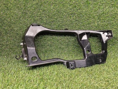 Volkswagen Touareg II 2011 Rechts Halterung Scheinwerfer 7P6806510 DTR72546
