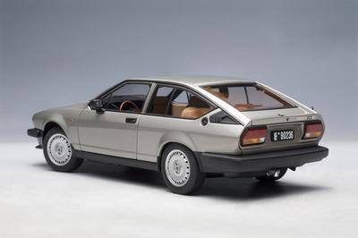 値下げしました！AUTOart 1/18 Alfetta GTV 2.0 1980 ALFA ROMEO 
