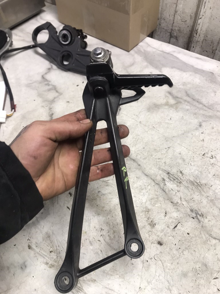 20 Kawasaki Zx 6 636 ZX6 ZX636 K Ninja Rear Back Right Foot Peg