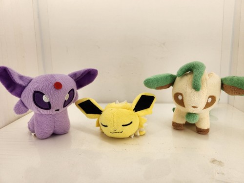 Menge 3 Pokemon Plüsch Figuren Leafeon, Eevee, 2010 Center Tags, 2015 Pikachu