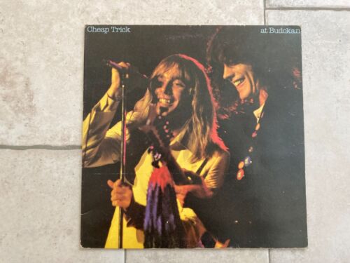Cheap Trick _ At Budokan _ Vinile LP 33giri gatefold _ 1979 Epic Italy 1st press - Foto 1 di 5