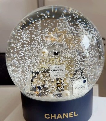 シャネル　CHANEL スノードーム　クリスタル　スノーボール　VIPギフト Chanel 2025 VIP Gift Crystal Ball Snow Globe New Limited Edition