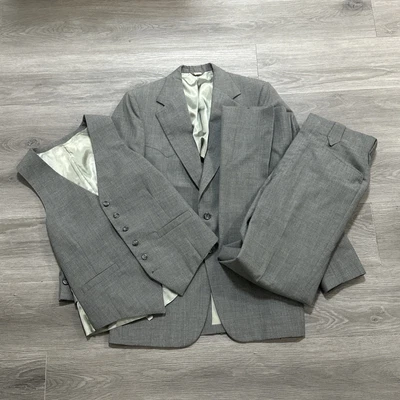 Botany 500 Vintage 3 Piece Suit Mens Gray Wool - Blazer 42 / Pants 32x32 - Image 1 of 4