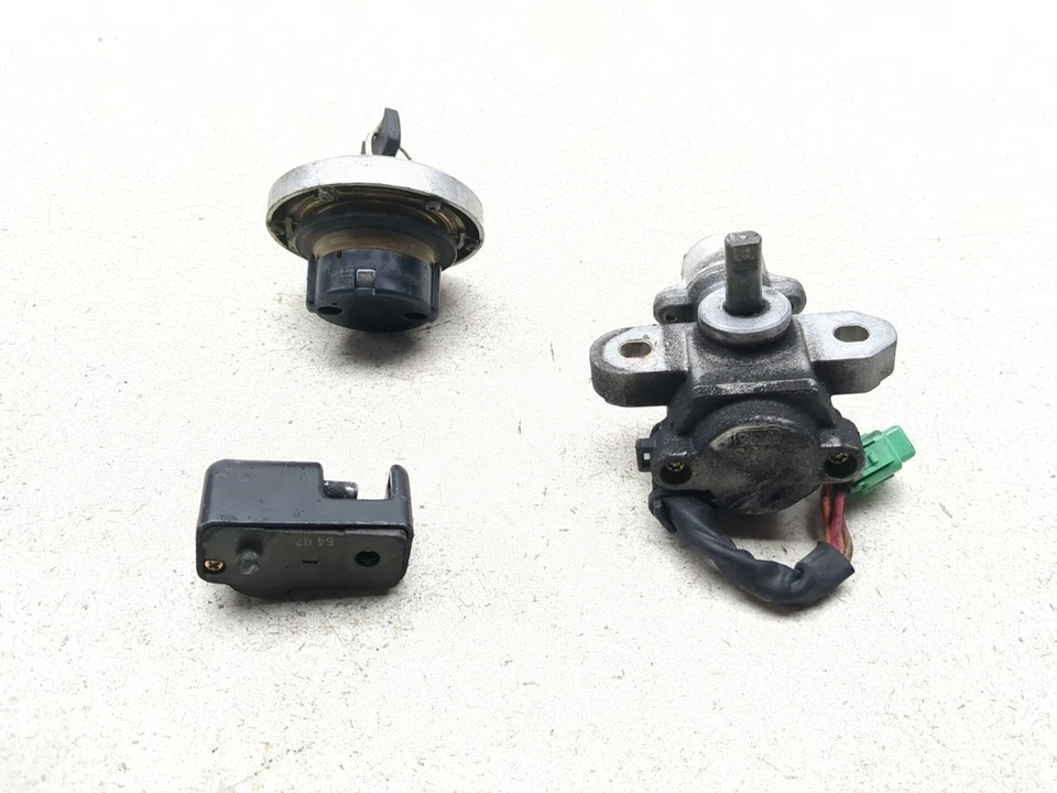 05-08 Suzuki VZ800 Boulevard M50 Juego de bloqueo Interruptor de encendido Tapa y llave Foto 2 de 4