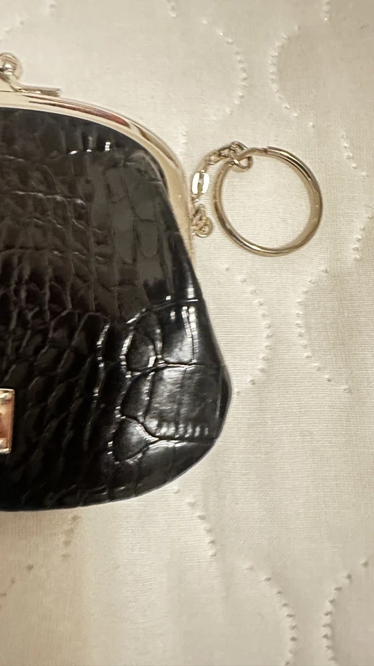Cartera monedero Liz Claiborne negra charol cocodrilo bolsillo inferior con cremallera Foto 2 de 4