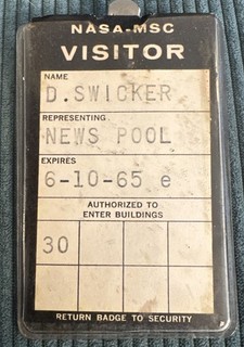 Distintivo pass stampa visitatori Houston centro spaziale con equipaggio NASA vintage 1965