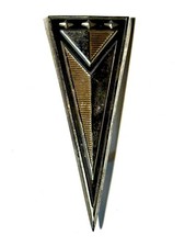 5 1961 Pontiac Tempest Arrowhead Nose Emblem Argent Gold Over Chrome C539574r 5 1961 Pontiac Tempest Arrowhead Nose Emblem Argent Gold Over Chrome C539574r