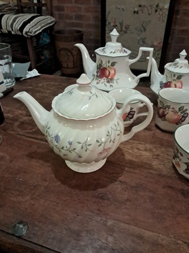 Vintage Johnson Brothers Sommer Chintz 1,75 Pint Teekanne