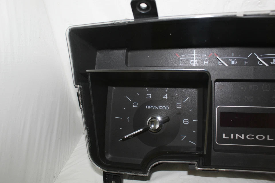 Cuadro de instrumentos velocímetro Lincoln Navigator 2012 indicadores de tablero 120.415 millas Foto 3 de 4