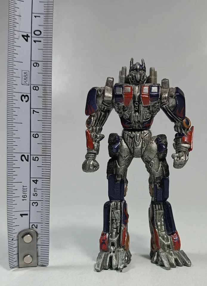 HASBRO TRANSFORMERS 2007 MOVIE OPTIMUS PRME KEYCHAIN PVC FIGURE NO KEY RING - Image 2 of 4