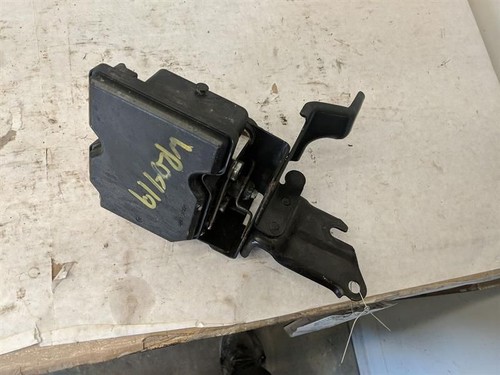 2020 Nissan Kicks ABS Anti Lock Brake Actuator Pump Assembly - Picture 2 of 3
