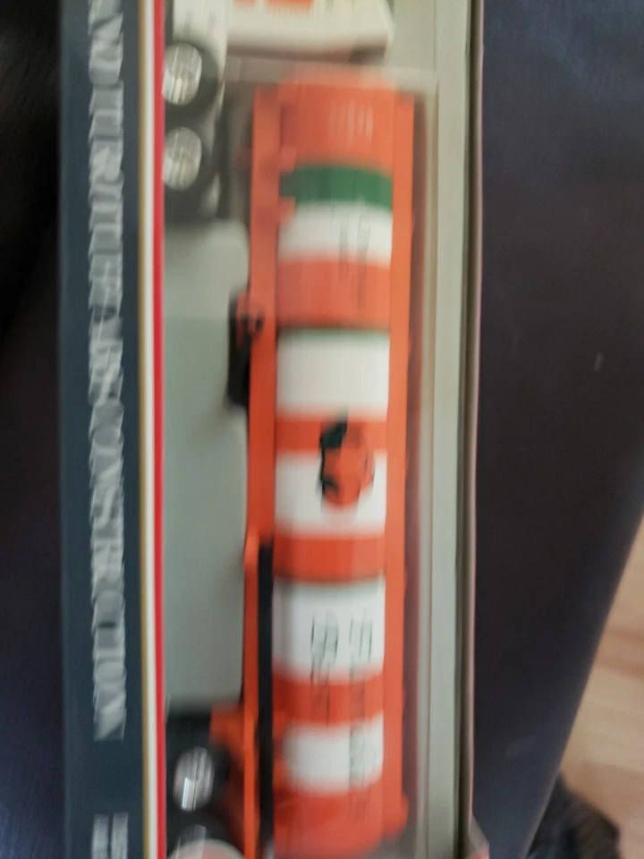 HO SCALE ORANGE JUICE DIECAST TRACTOR AND TRAILER - Image 2 of 4