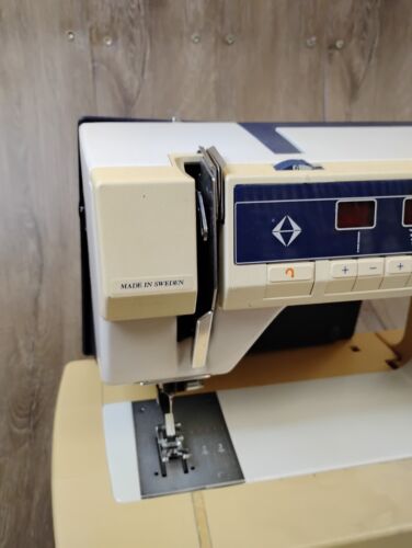 Husqvarna Viking 950 Sewing Machine With Foot Pedal No Manual TESTED - Picture 3 of 7