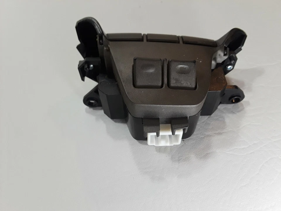 2007 Kia Optima Steering Wheel Stereo Control Switch O106 - Image 2 of 4