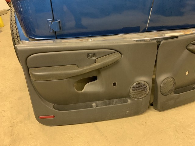 2000 - 2002 Chevrolet Silverado Door Panel Set 15177718 Front for sale