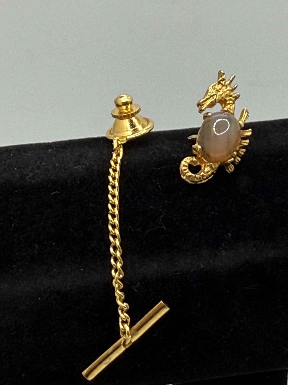 Vintage Agate Lapel Tie Tack Pin Gold-tone Seahorse Small Bar Men’s Formal Wear