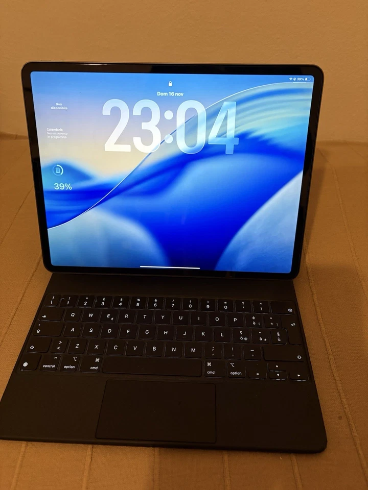 iPad Pro 12.9” Wi-Fi Terza Generazione con Magic Keyboard - Immagine 2 di 4