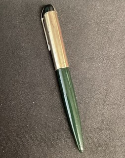 Eversharp “Skyline” Full Size Green Vintage 1940’s Lever Fill Fine Nib 14k