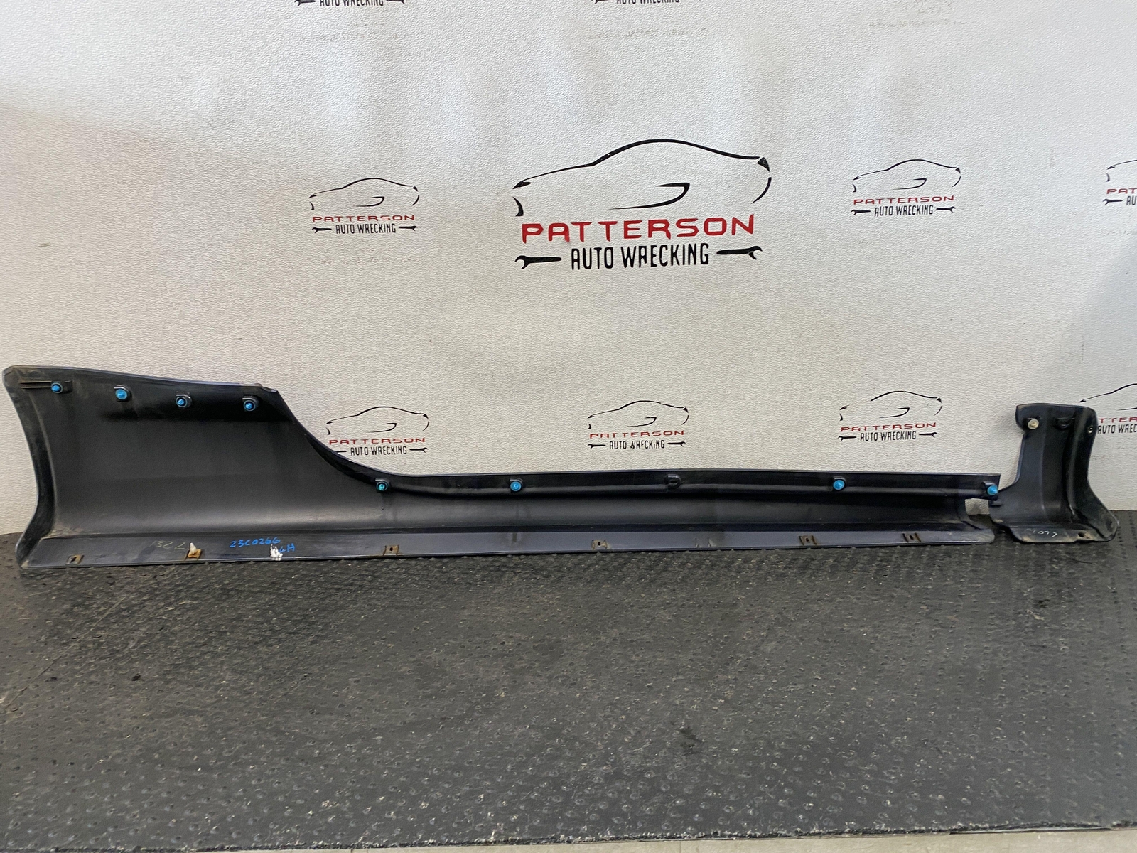 14-21 MASERATI GHIBLI ROCKER PANEL PASSENGER SIDE TRIM MOULDING BORDEAUX 120b
