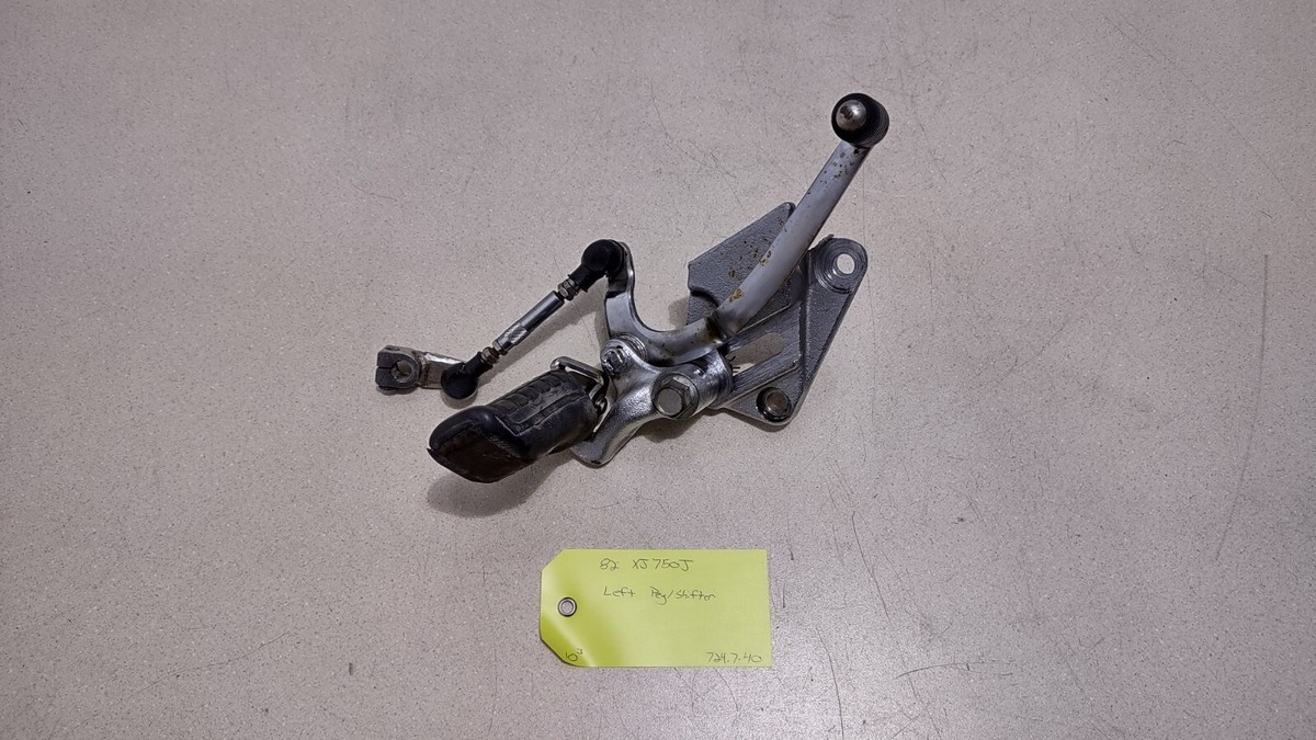 1982 Yamaha Maxim XJ750j Left Front Foot Peg with Shifter and