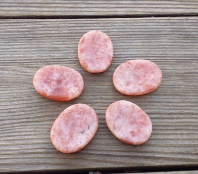 NATURAL SUNSTONE GEMSTONE WORRY STONE (ONE)