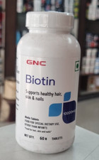 La biotina GNC supporta capelli sani e buona salute 60 compresse