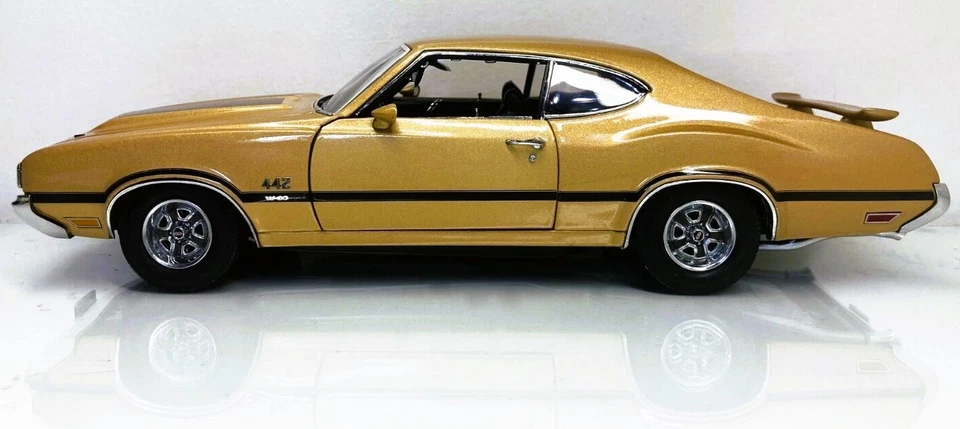 Oldsmobile 442 OLDS Built Muscle Race Classic Car  Model Hot Rod Carousel GO1 24 - Image 2 of 4