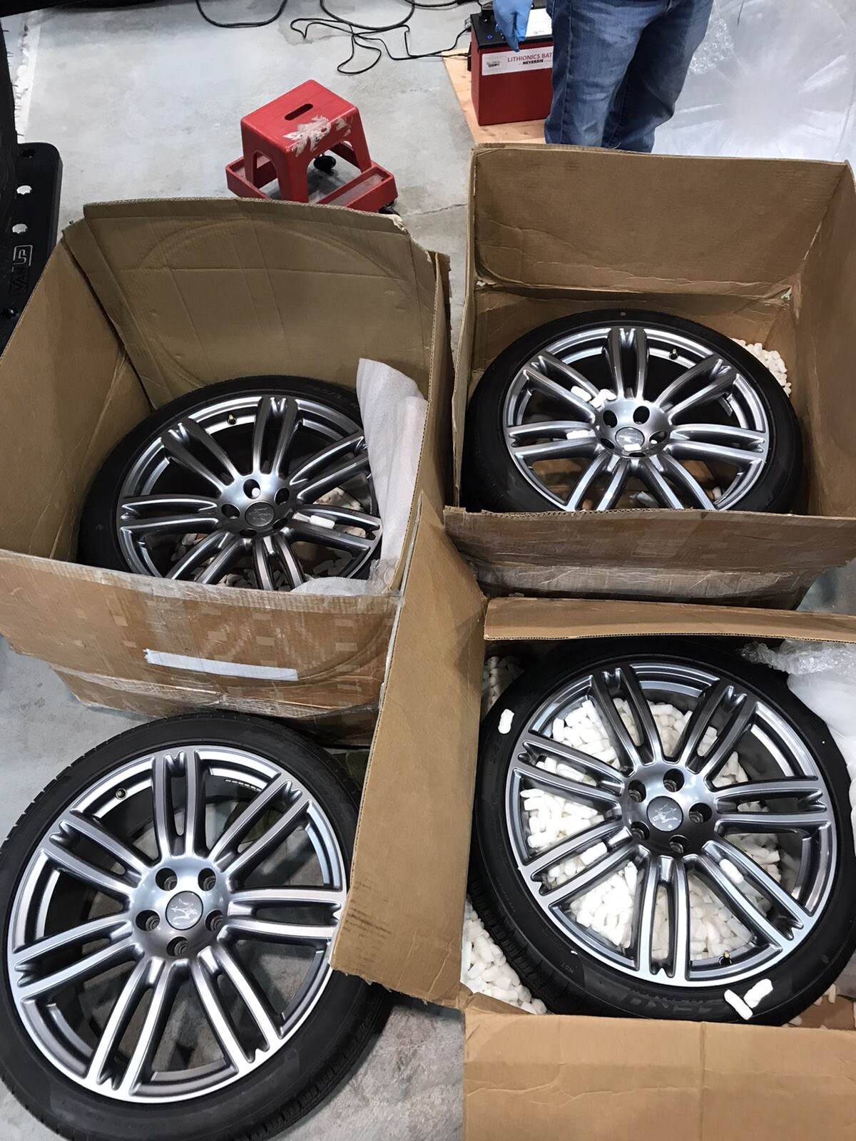 Maserati Quattroporte OEM 20" Wheel Set Of 4 With Tires.