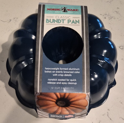 Nordic Ware Classic Bundt Pan 12-Cup Nonstick Aluminum Bundt Ring, Blue