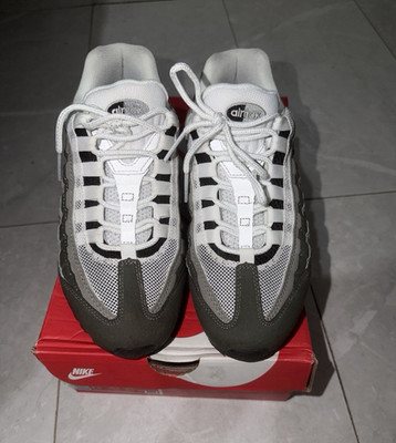 Nike Air Max 95 Herren Sneaker EU 40 Grau/Weiß/Schwarz Low Top Schnürung