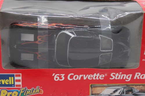 Vintage (2000) Revell 1963 Corvette Sting Ray SnapTite Maßstab 1:25 vorlackiertes Modell - Bild 2 von 8