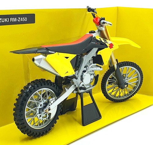 NewRay 1/6 Scale Diecast 49473 - Suzuki RM-Z450 Motorbike - Yellow - Picture 2 of 5