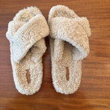 OluKai Shearling Slippers Women  s 9.5  10 Crisscross Slide Rubber Sole Beige Fur