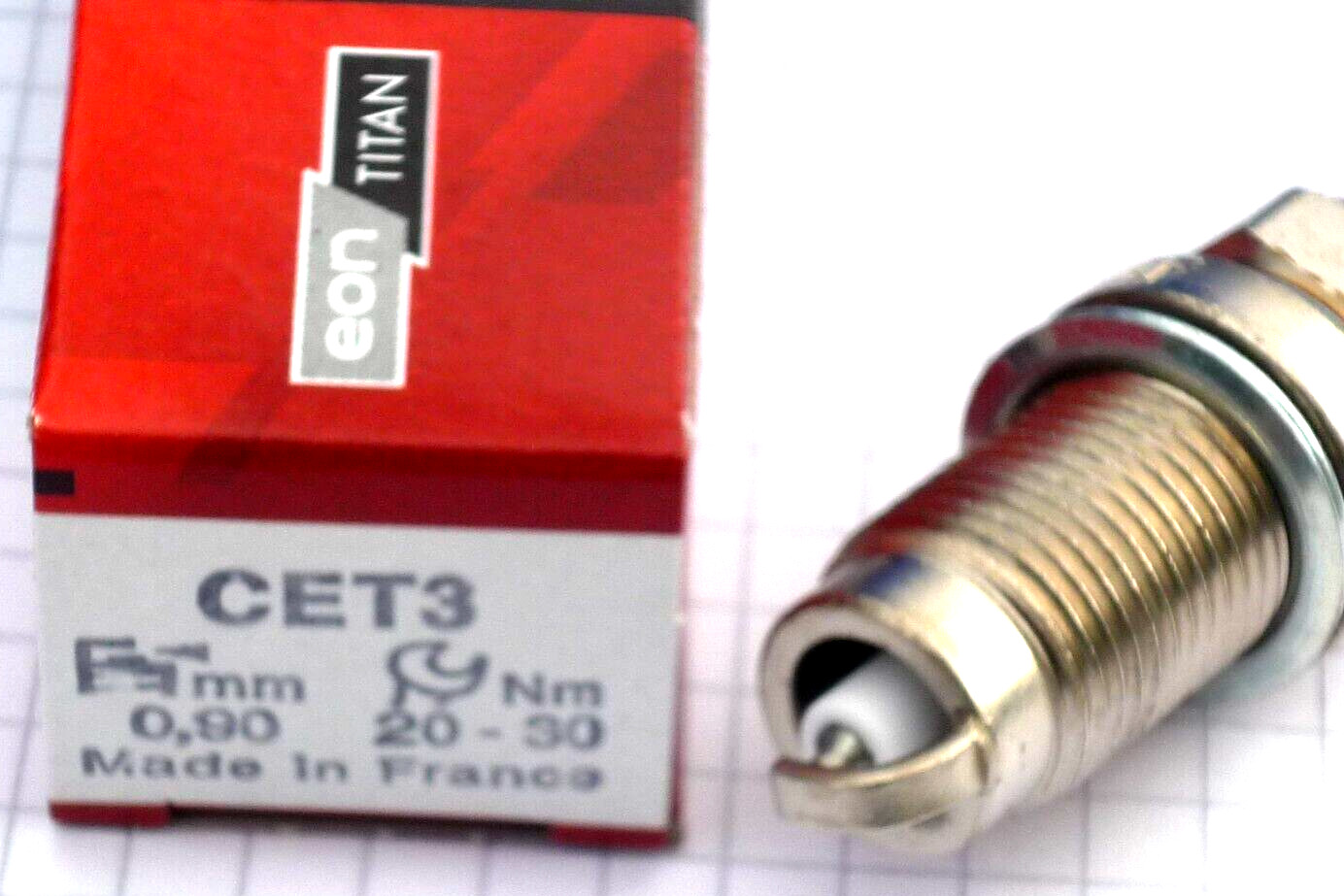 1 original CHAMPION CET3 EON Titan spark plug NEW in BOX