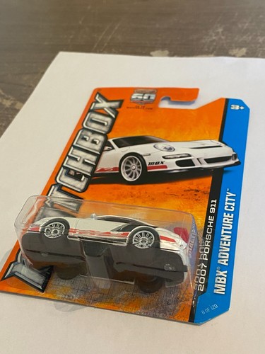 2012 MATCHBOX MBX ADVENTURE CITY 2007 PORSCHE 911 WHITE 8 OF 120 - Picture 2 of 3