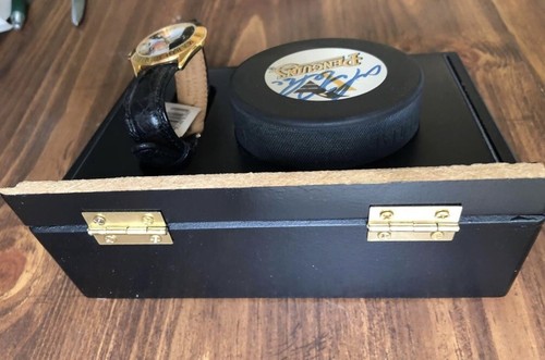 Mario Lemieux handsignierter Puck und Uhr in Gedenkvitrine - Bild 7 von 10