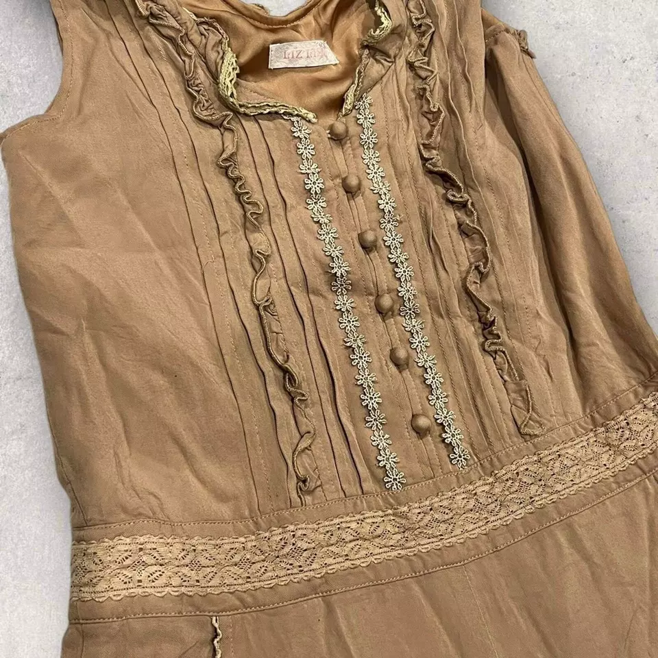 Mono bohemio con volantes Liz Lisa tostado con detalle de encaje Foto 2 de 4