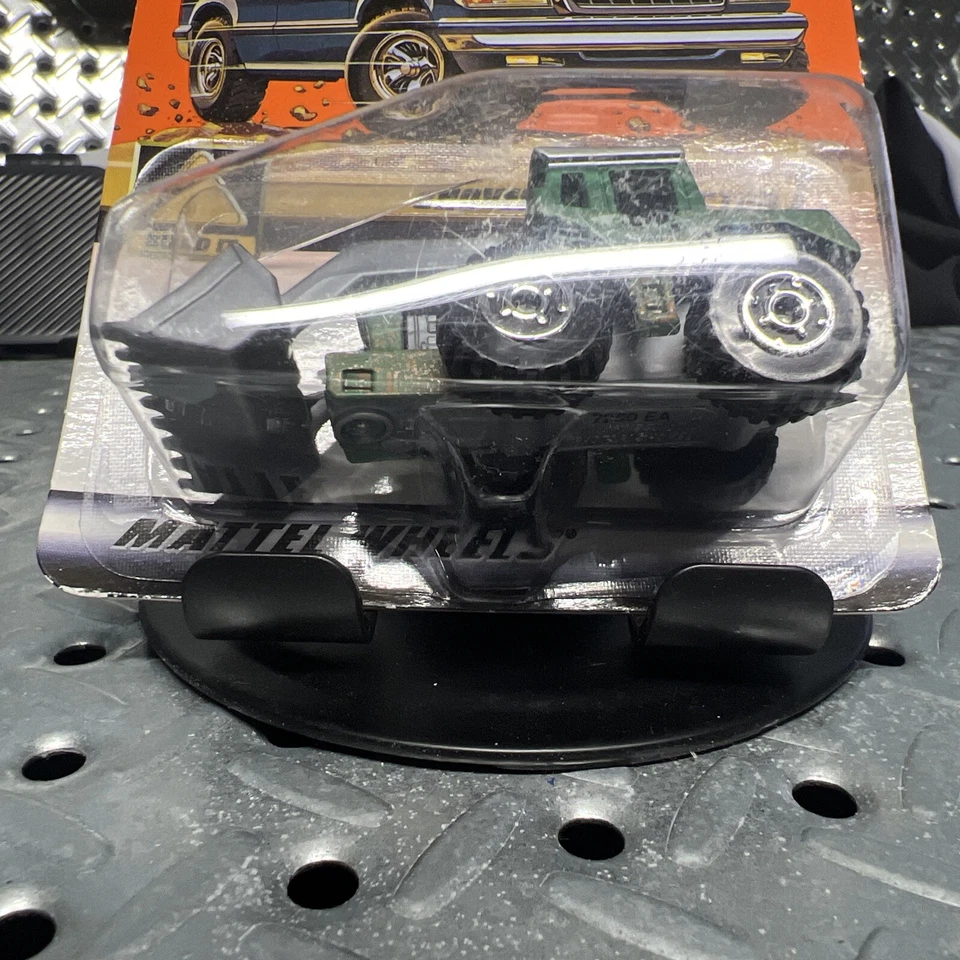 MATCHBOX 2000 LOGO TH SERIES #94 SHOVEL-NOSE TRACTOR MB TREASURE HUNT - Image 3 of 4