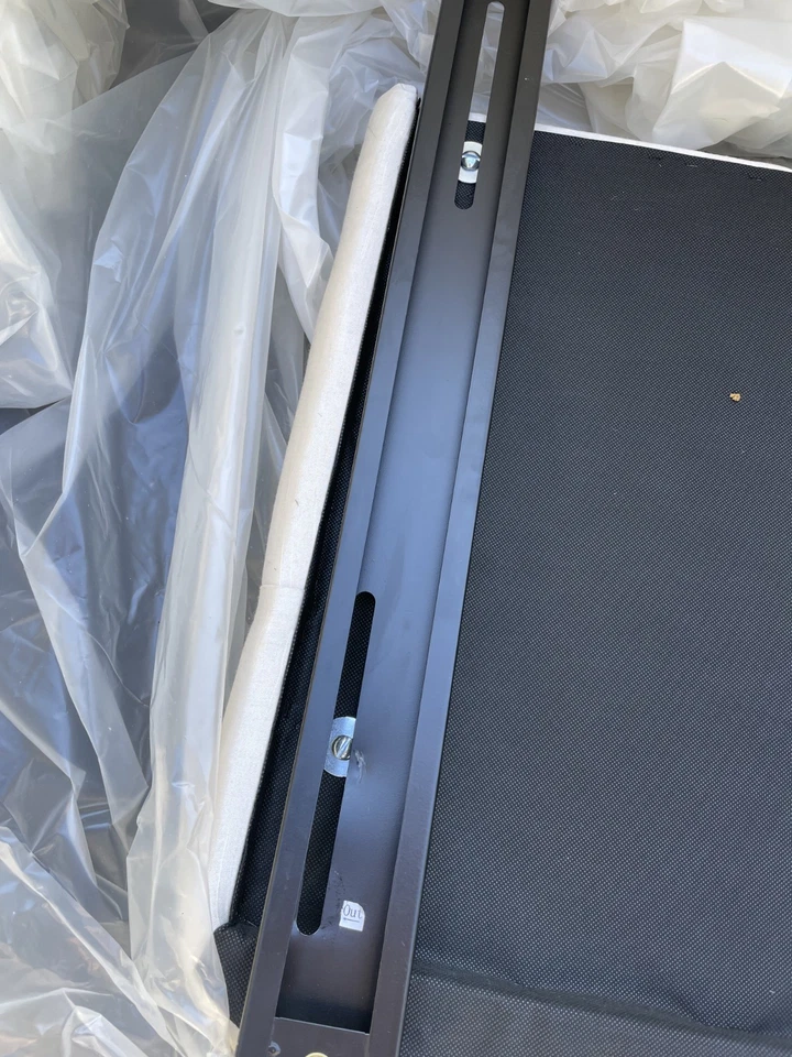 "Cabecero cama king size acolchado blanco Skyline Furniture 79"" apenas usado hecho en EE. UU. Foto 4 de 4